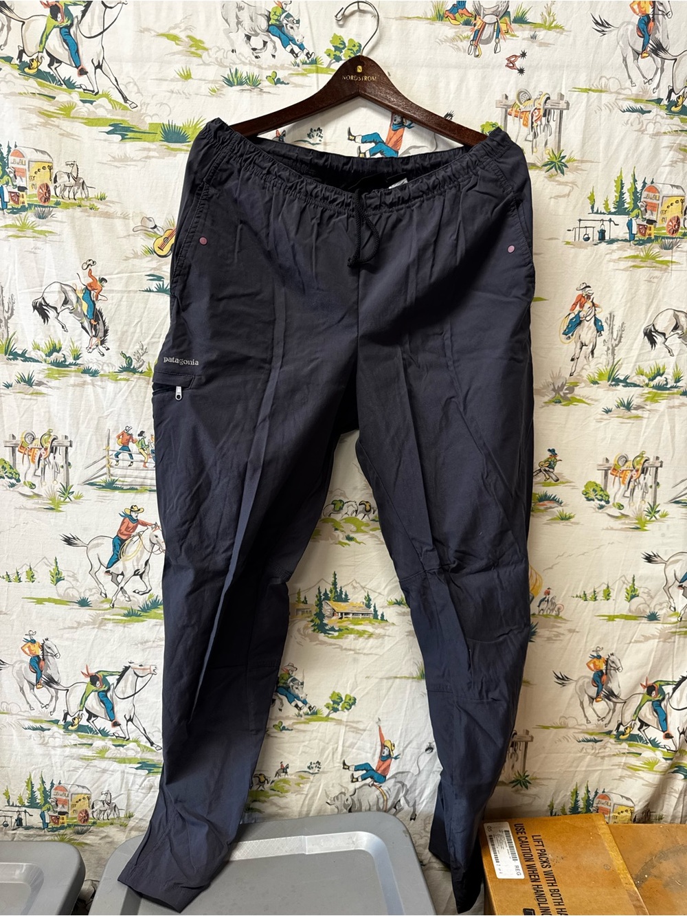 Women’s Patagonia draw string dark gray pants - size large